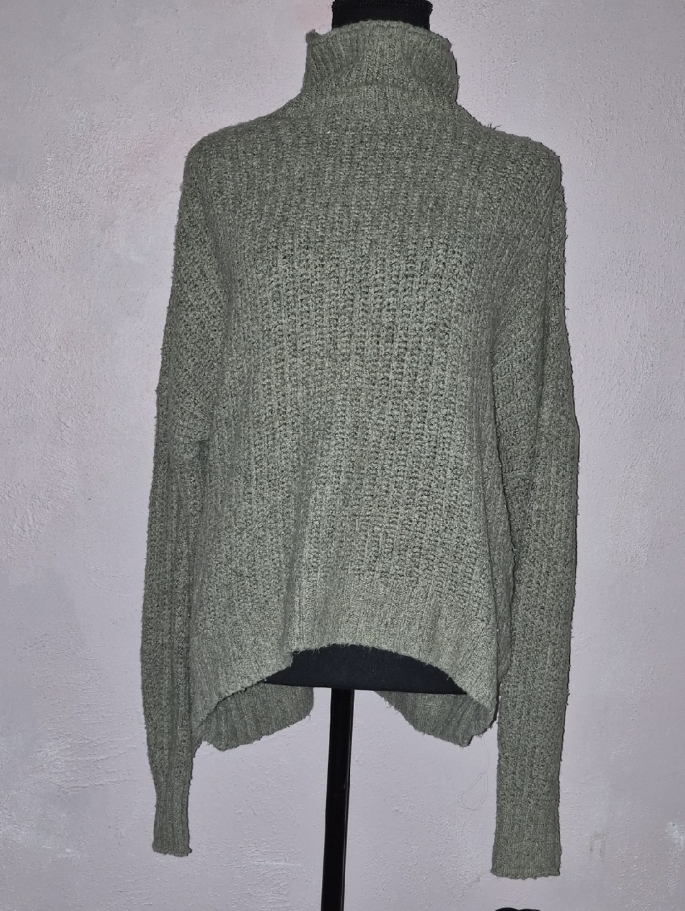 🩷American Eagle Outfitters Olive Sage Turtleneck Sweater